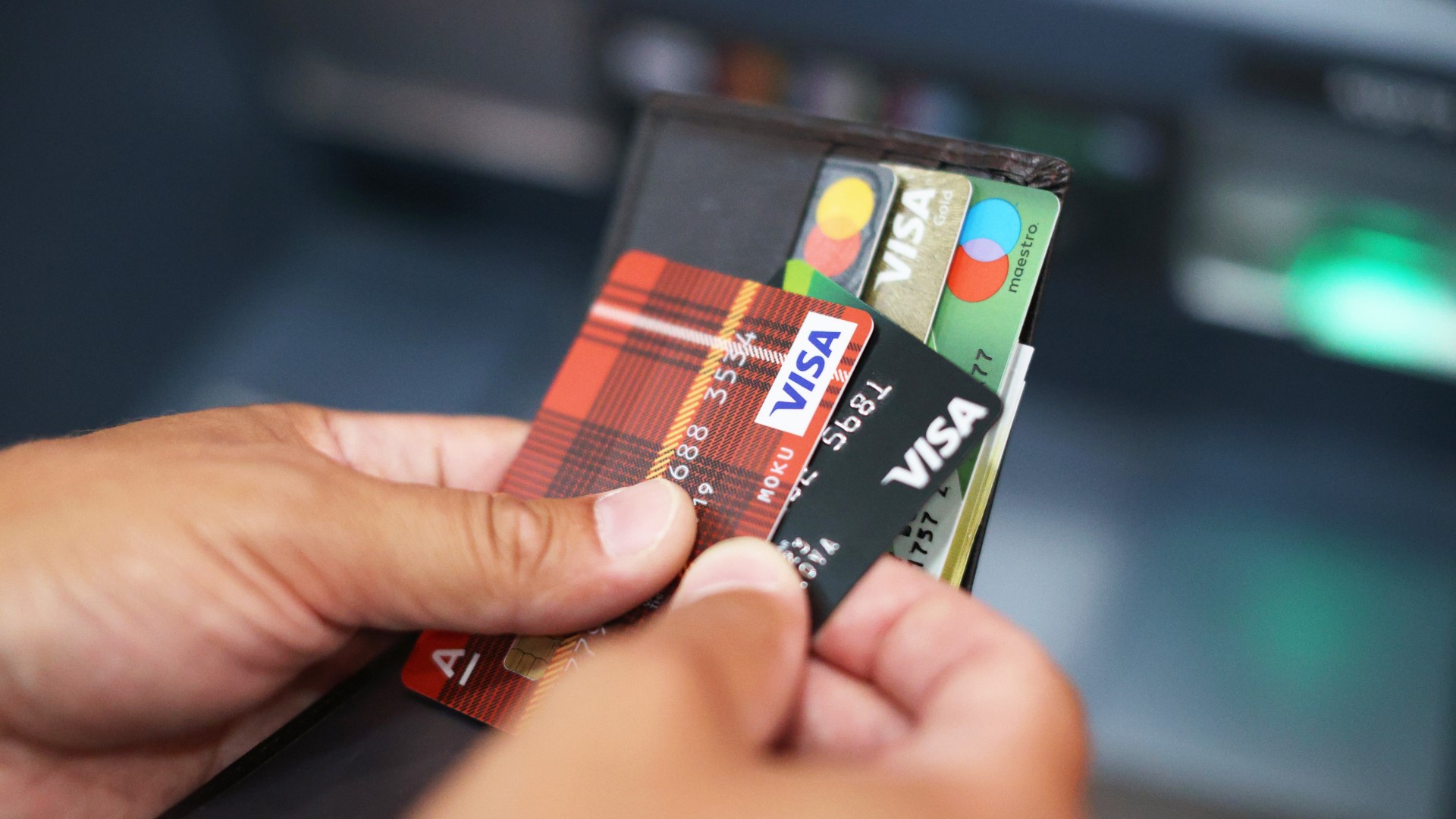 Такую карту заводить не стоит: минусов больше, чем плюсов